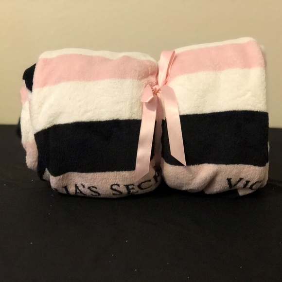 Throw blanket - Picture 1 of 2